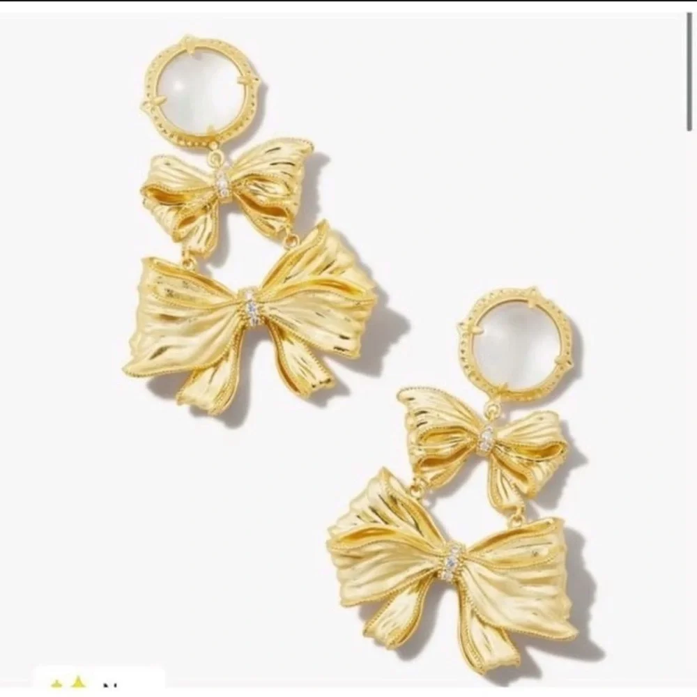 🎀 Kendra Scott X LoveShackFancy gold double bow white stone earrings NEW - Picture 3 of 5